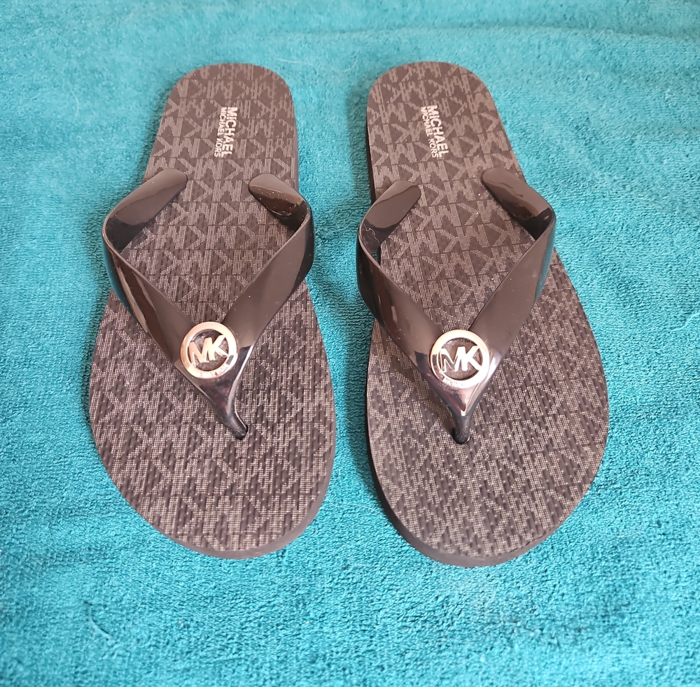 Michael Kors Signature PVC Flip-Flops Size 7